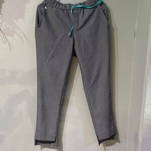 FIGS Women’s Scrub bottoms. Size small. Graphite. PO# 1381.